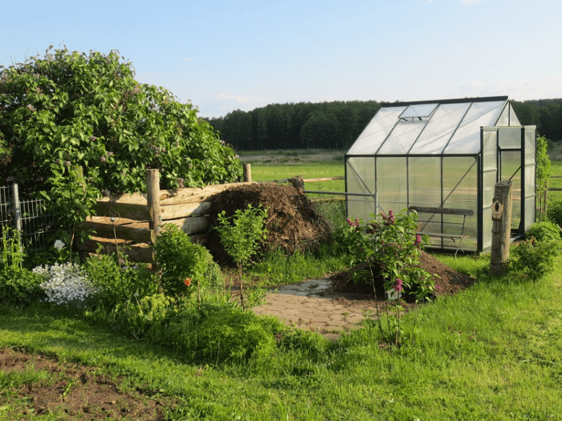 Ugly, But Free, A Raised Bed Garden Made of Cinder (Concrete)&nbsp;Blocks