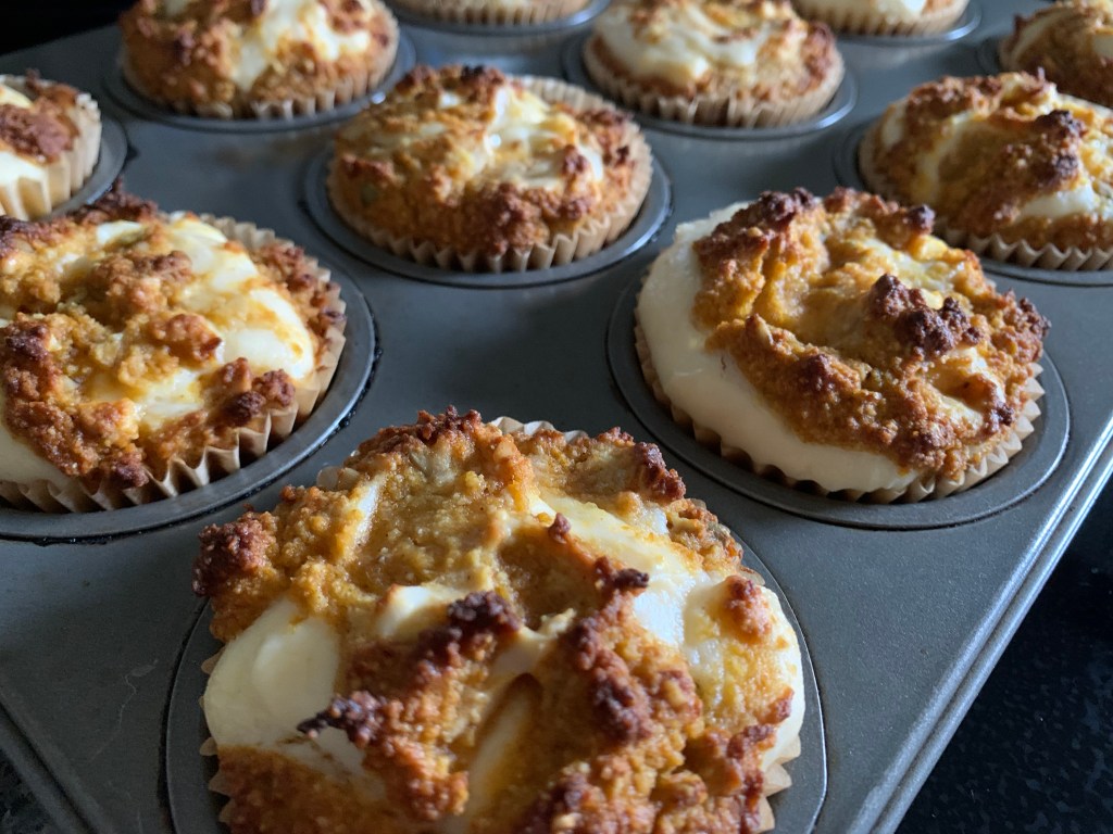 keto pumpkin cream cheese muffins