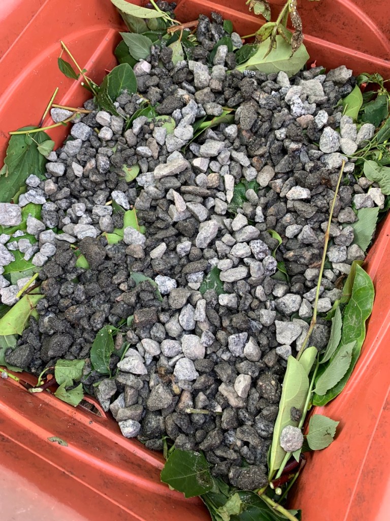 garden grow box drainage idea